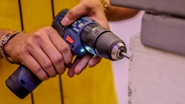 สว่านไร้สาย