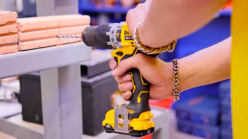 สว่านไร้สาย