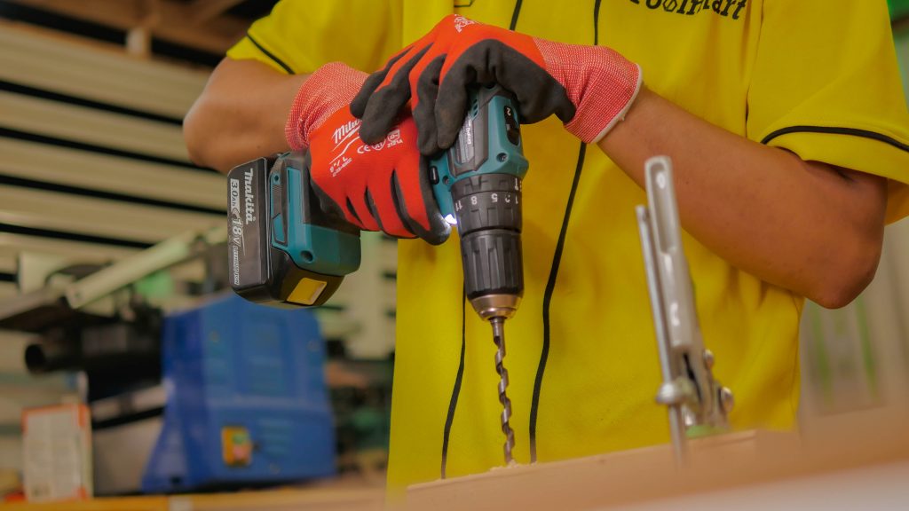 สว่านไร้สาย