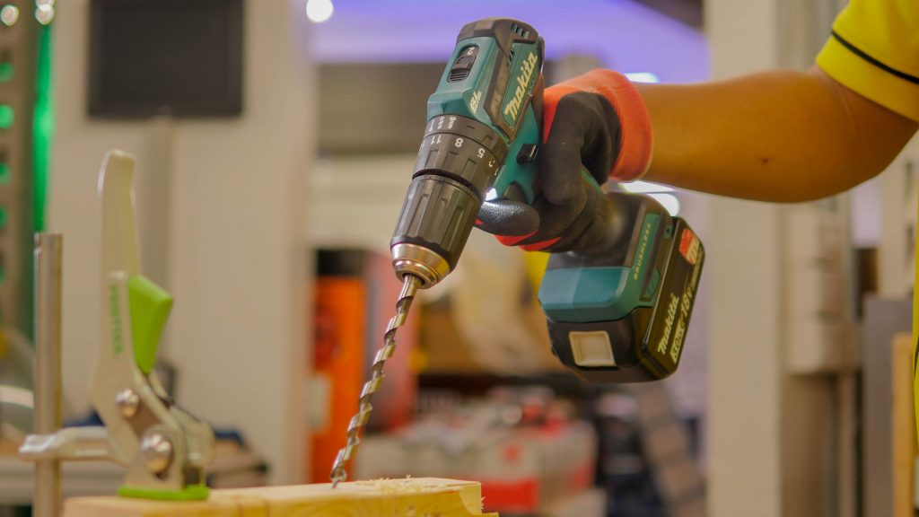 สว่านไร้สาย