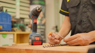 สว่านไร้สาย